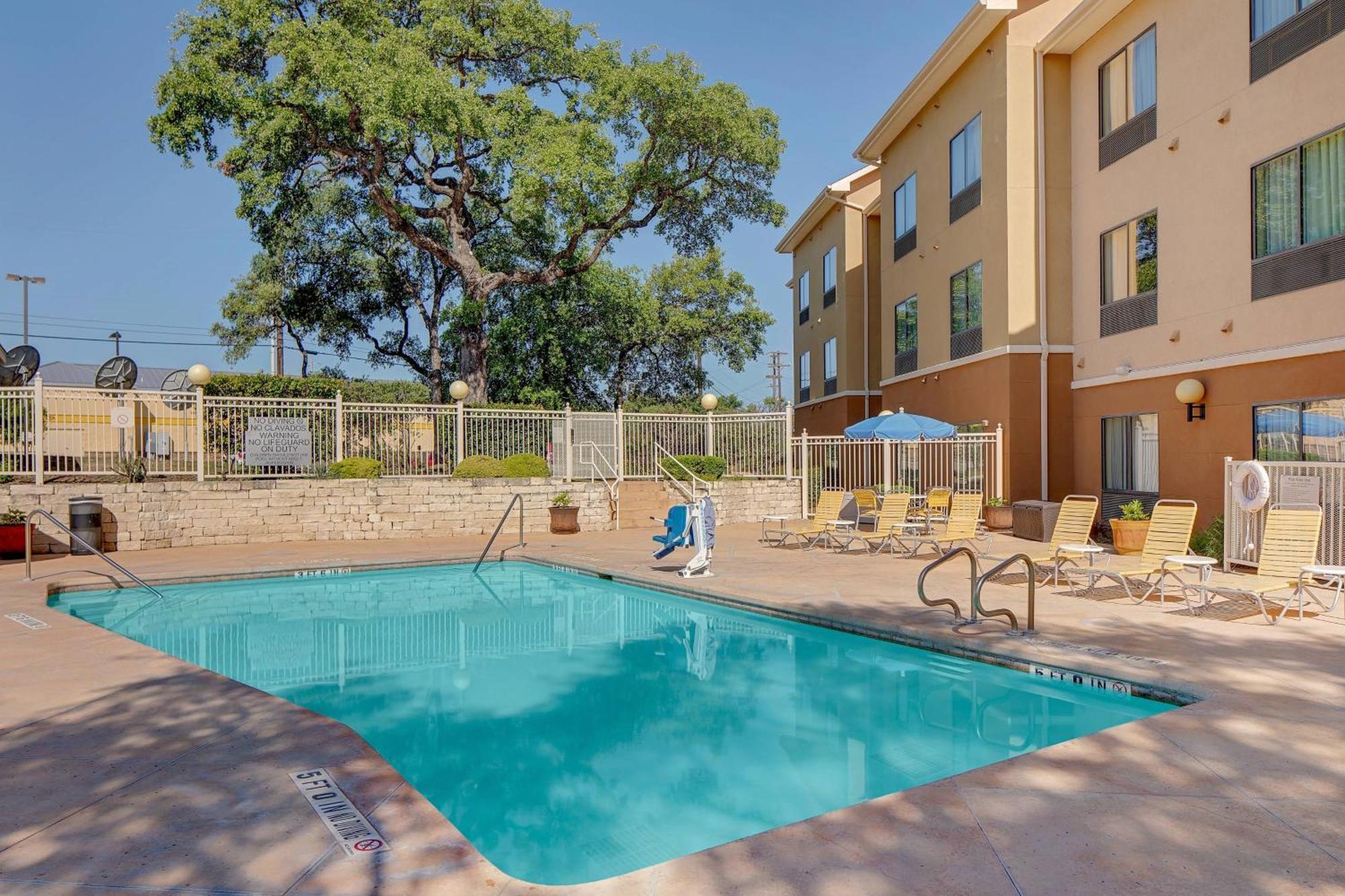 Fairfield Inn & Suites By Marriott San Antonio Seaworld / Westover Hills Exterior photo