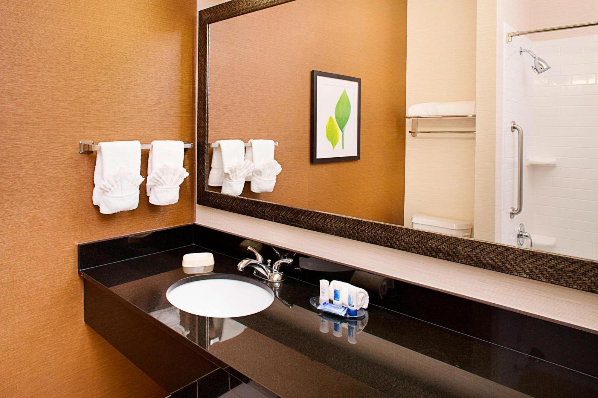 Fairfield Inn & Suites By Marriott San Antonio Seaworld / Westover Hills Exterior photo